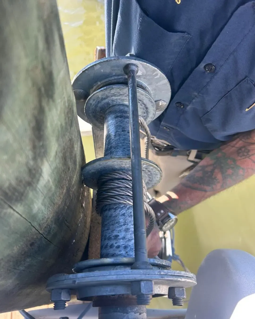 Worn lift shaft and gear